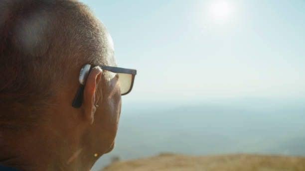 Choosing the Right Hearing Aid for Sunny Days